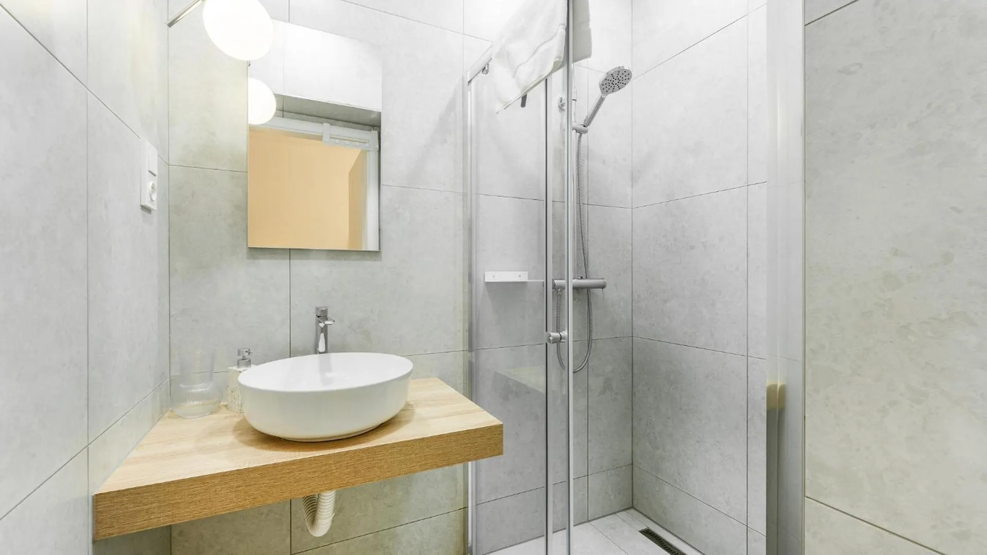 10 Minutes National Museum Prague, Cozy Apartment